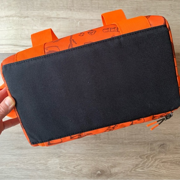 NWT Poler Stuff 10 Barrel x Poler Camera Cooler Bag - Picture 10 of 11